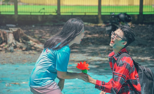 Flowers On The First Date: Yes or No?