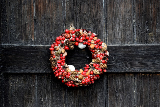Tip of the Week: Keeping Wreaths Fresh through the holidays