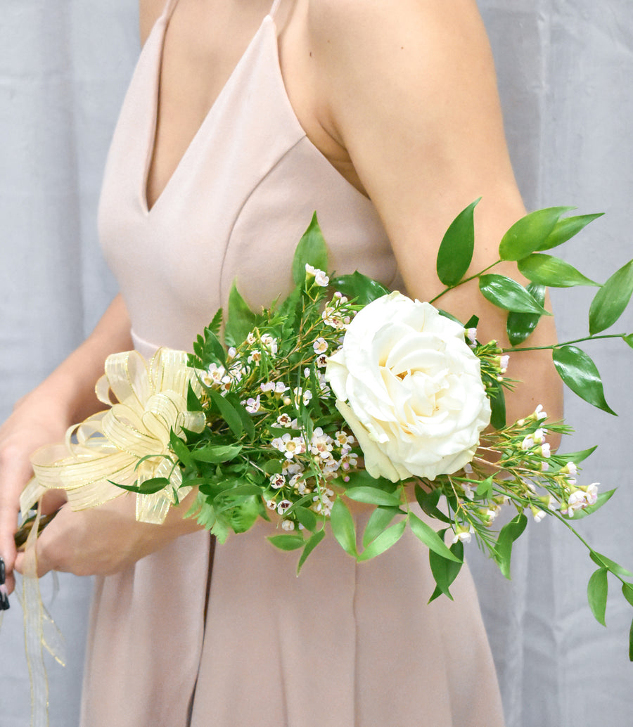 Single Rose Presentation Bouquet – The Garden of Eden Flower Shop